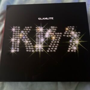 Glamlite kiss eyeshadow
